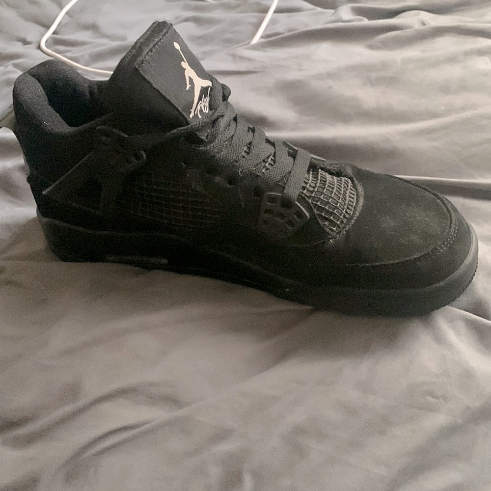 Black cat Jordan’s size 8